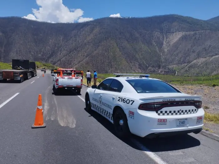 Atacan a balazos a pareja en la autopista Puebla-Orizaba al resistirse a un asalto