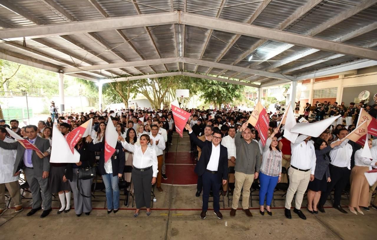 Estudiantes del COBAEV reciben material informativopara prevenir el consumo de drogas como el fentanilo