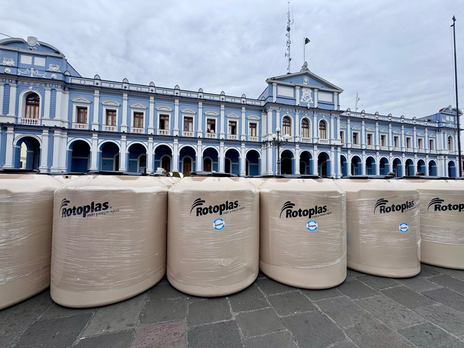 Responde ciudadanía a programas de tinacos y láminas a bajo costo