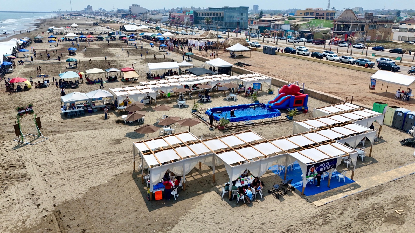 Gobierno del Estado refuerza vigilancia en playas de Coatzacoalcos por alta afluencia de visitantes